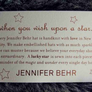 Wer die wunderschönen Mützen von Jennifer Behr aus New York trägt, wird zum Star - das ist ganz klar.