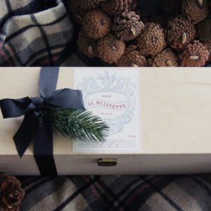 Der tolle Merlot aus dem Tessin kommt bei Liebreiz.ch in der schönen Holzbox als Geschenk zu Ihnen oder dem Beschenkten