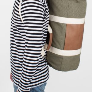Der coole Kollegg Weekender ist auch gut als Rucksack zu tragen. Bei uns sind die lässigen Schweizer Bag's auch personalisierbar.