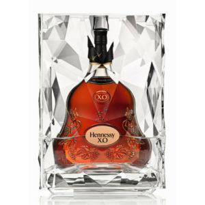 Ein Eiskübel ist gleichermassen die stylische Geschenkverpackung des feinen Hennessy Cognac XO, Zange inklusive